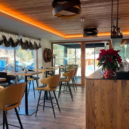 Hotel Flora Alpina 3*